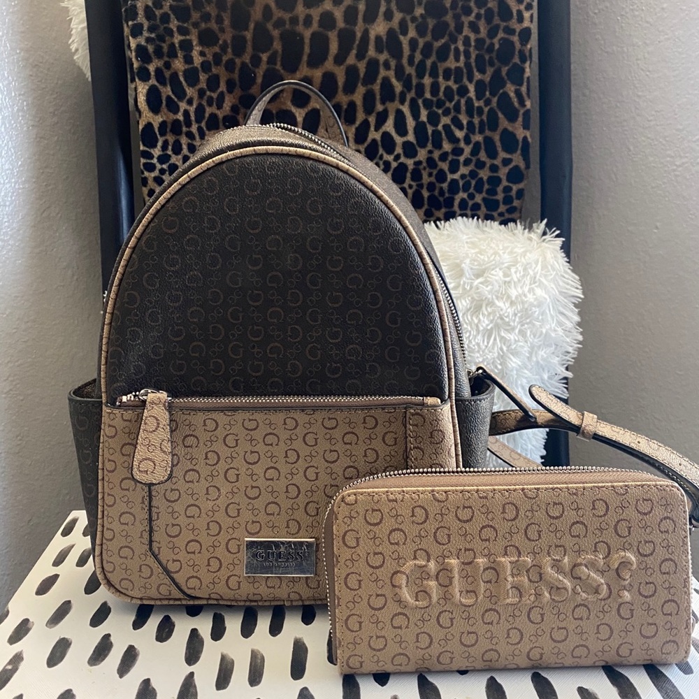GUESS brown canvas back pack w/ matching wallet 😍